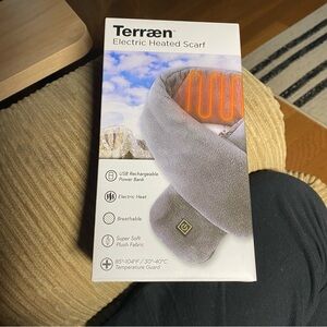 Plush Gray Heated Scarf